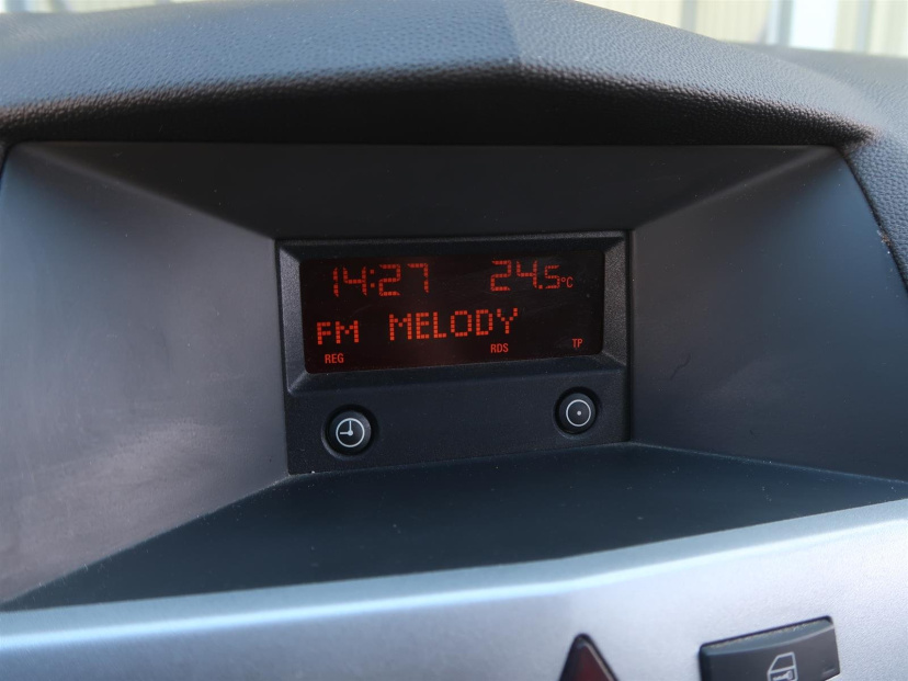 Opel Astra, 2011