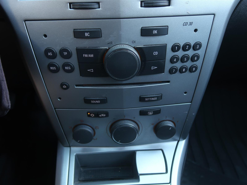 Opel Astra, 2011