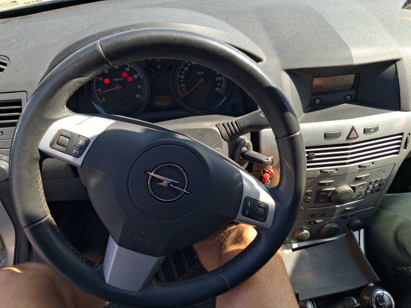 Opel Astra, 2011