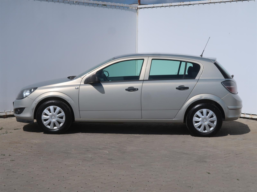 Opel Astra, 2011