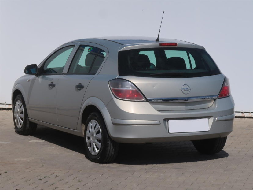 Opel Astra, 2011