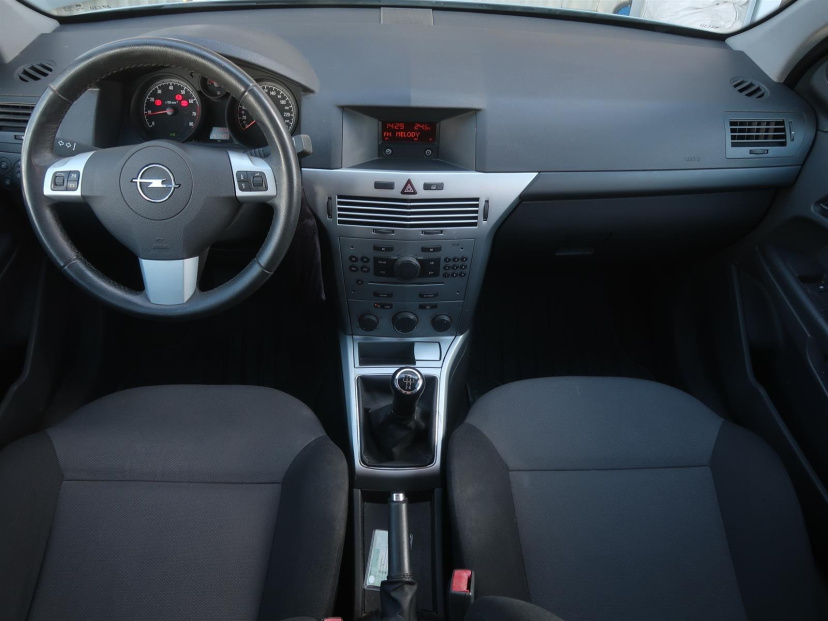 Opel Astra, 2011