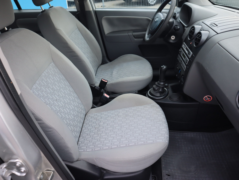 Ford Fusion, 2004