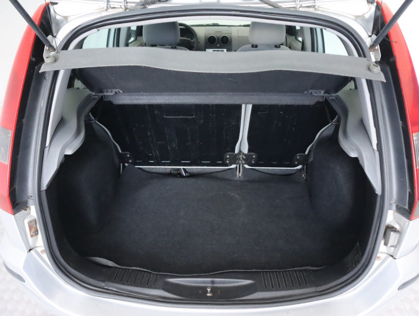 Ford Fusion, 2004