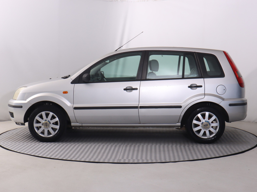 Ford Fusion, 2004