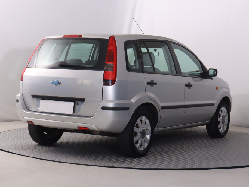 Ford Fusion, 2004