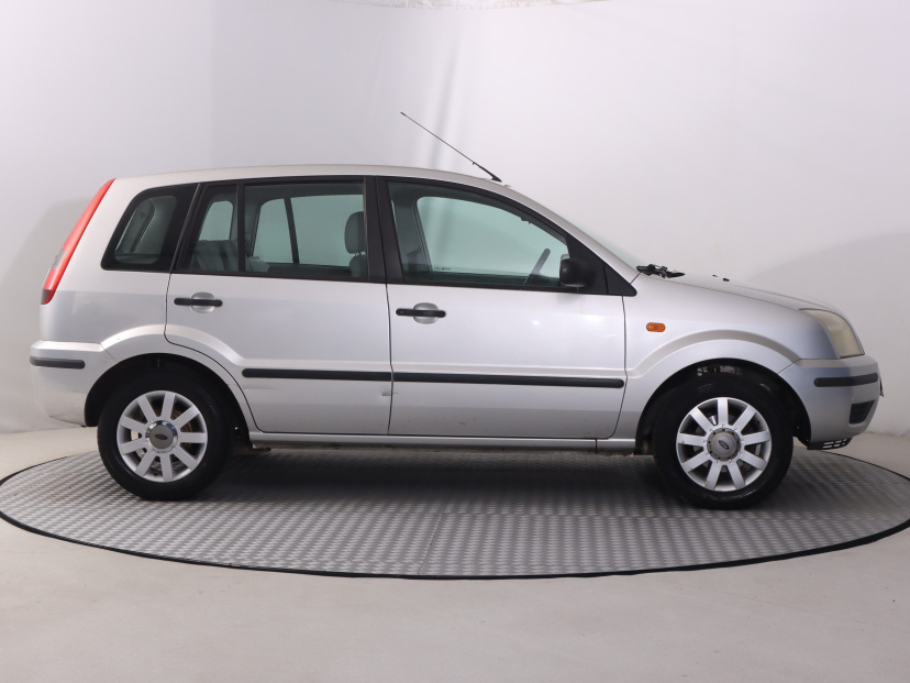 Ford Fusion, 2004