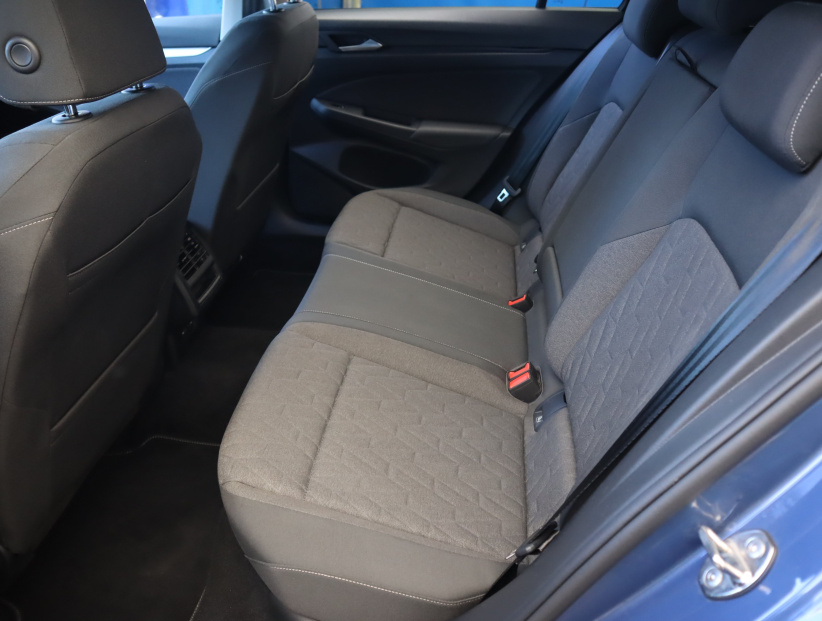 Volkswagen Golf, 2024
