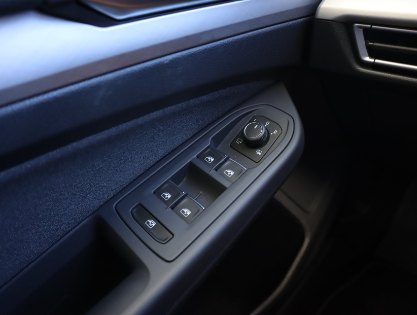 Volkswagen Golf, 2024