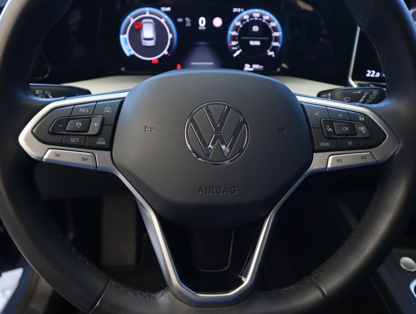 Volkswagen Golf, 2024
