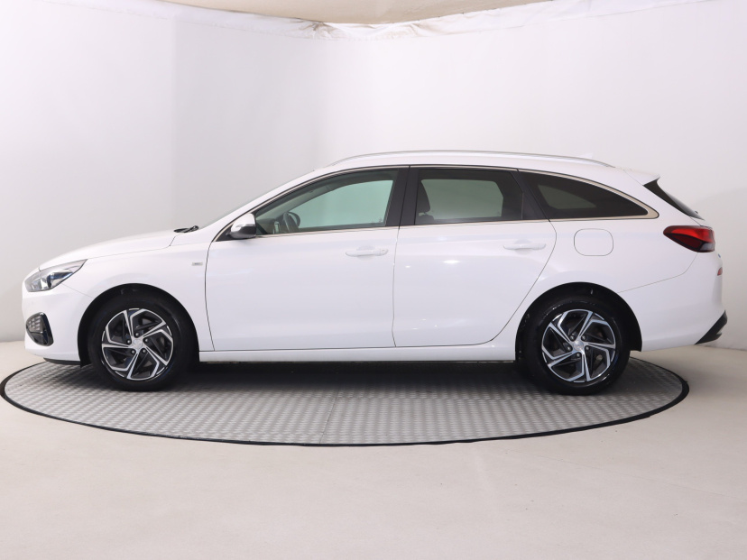 Hyundai i30, 2022