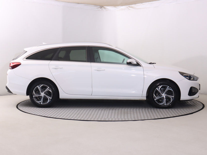 Hyundai i30, 2022