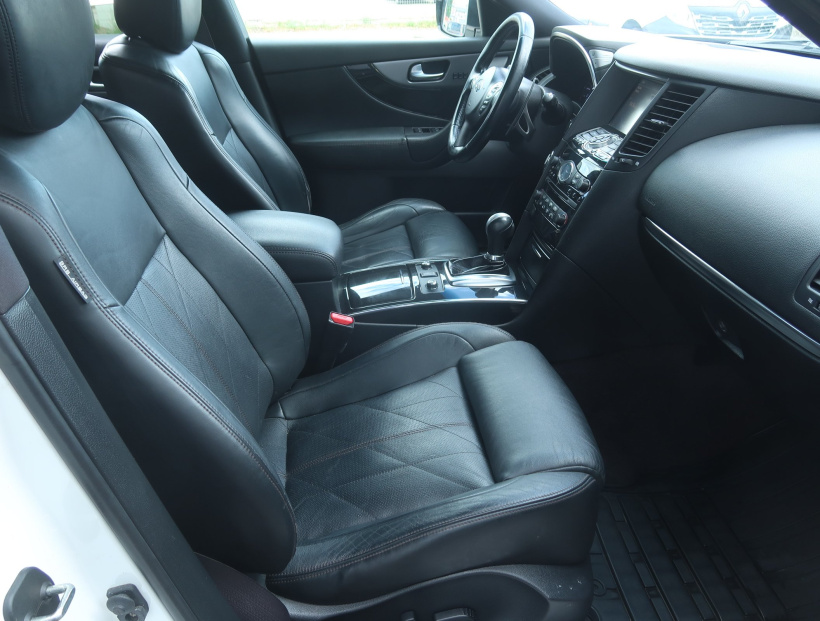Infiniti QX70, 2015