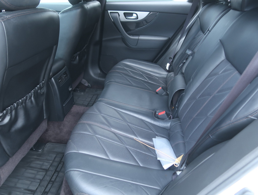 Infiniti QX70, 2015