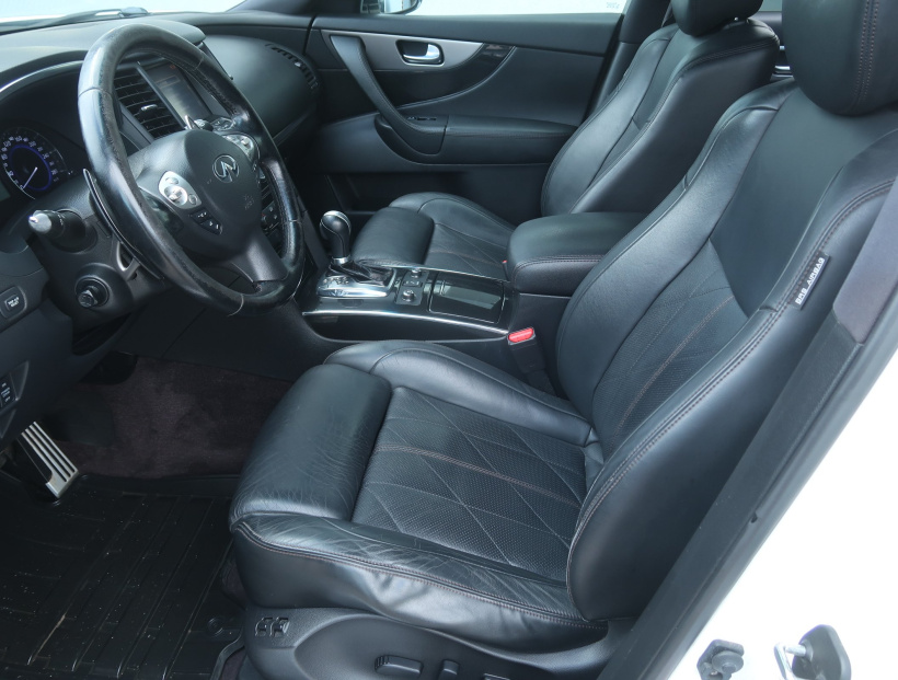 Infiniti QX70, 2015