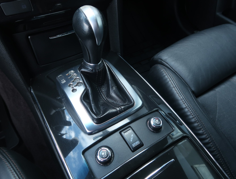 Infiniti QX70, 2015