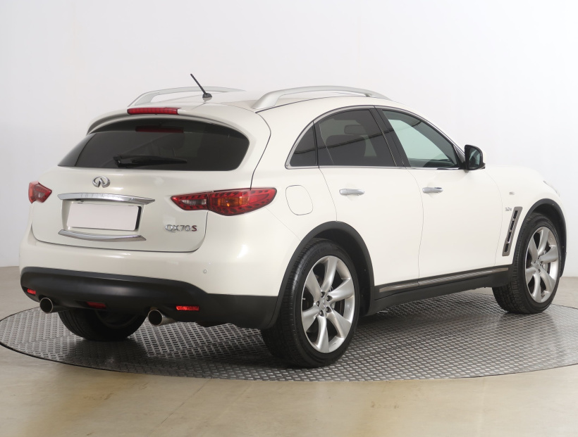 Infiniti QX70, 2015