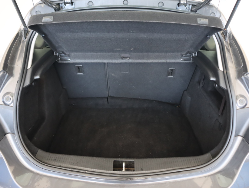 Opel Astra, 2011