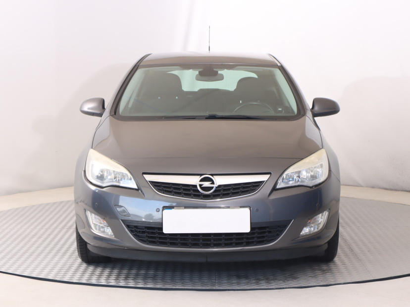 Opel Astra, 2011