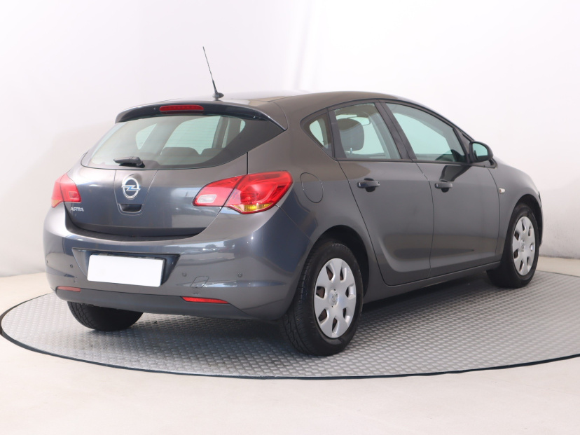 Opel Astra, 2011