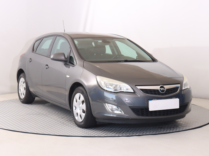Opel Astra, 2011