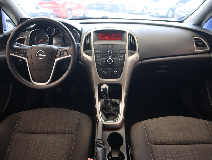 Opel Astra, 2011