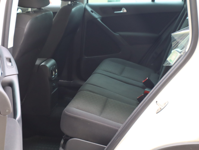 Volkswagen Tiguan, 2011