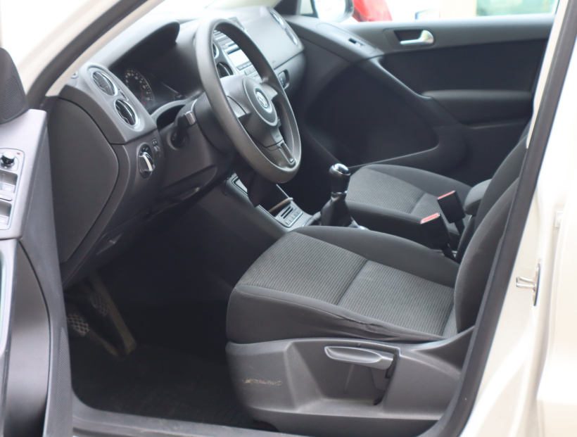 Volkswagen Tiguan, 2011