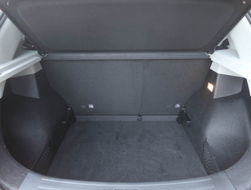 MG ZS SUV, 2025