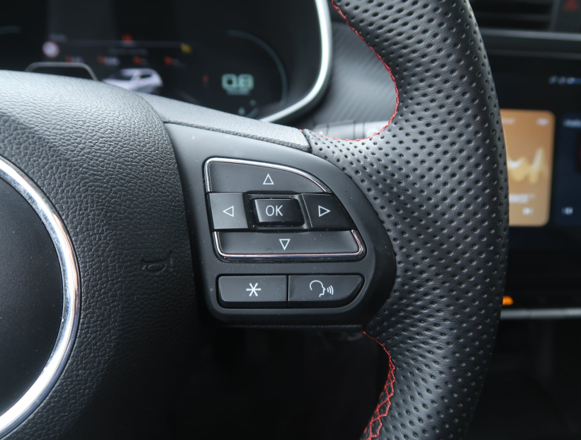 MG ZS SUV, 2025