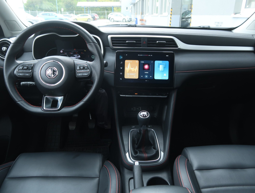 MG ZS SUV, 2025