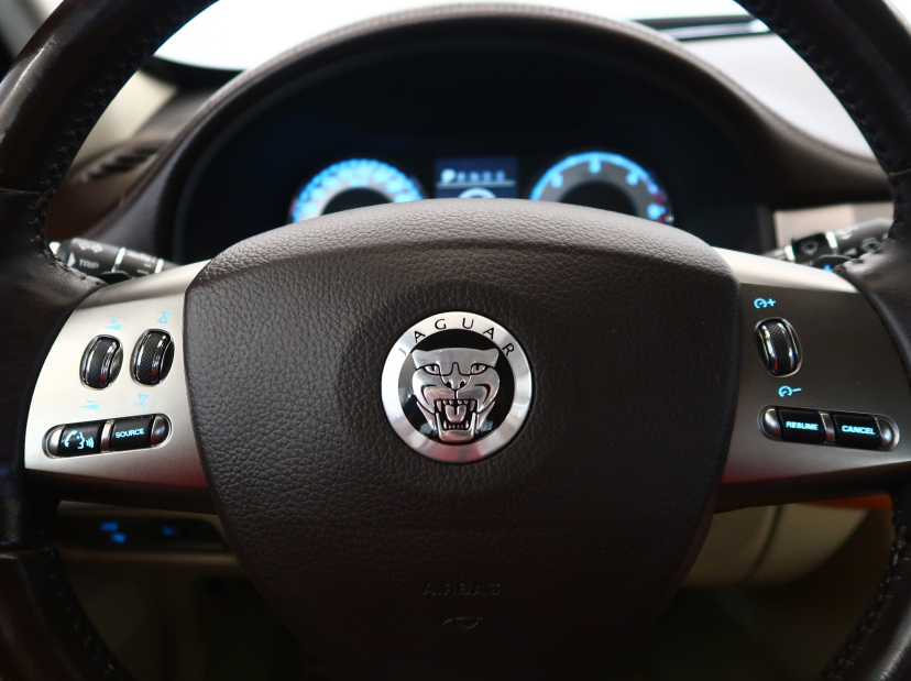 Jaguar XF, 2010