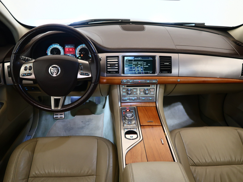 Jaguar XF, 2010