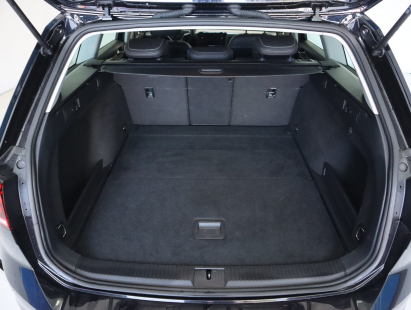 Volkswagen Passat, 2023