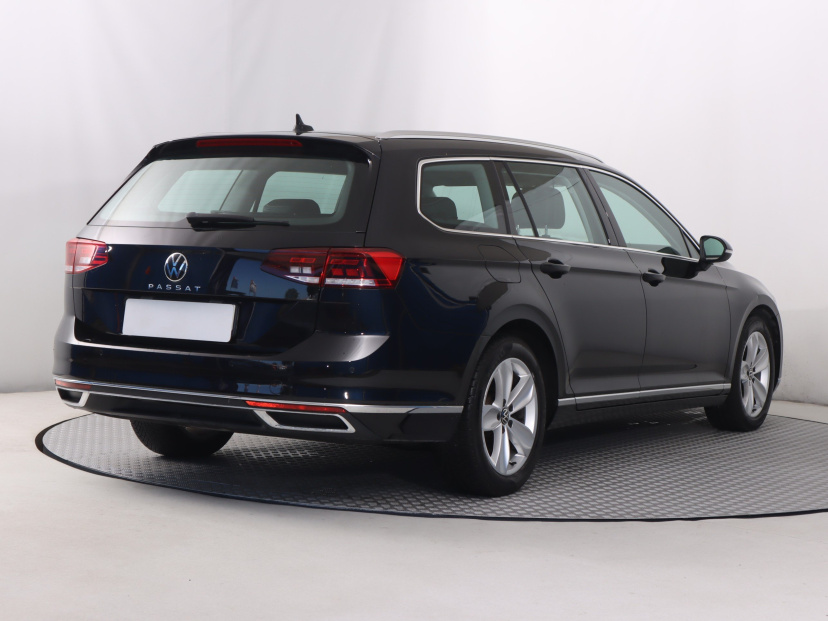 Volkswagen Passat, 2023