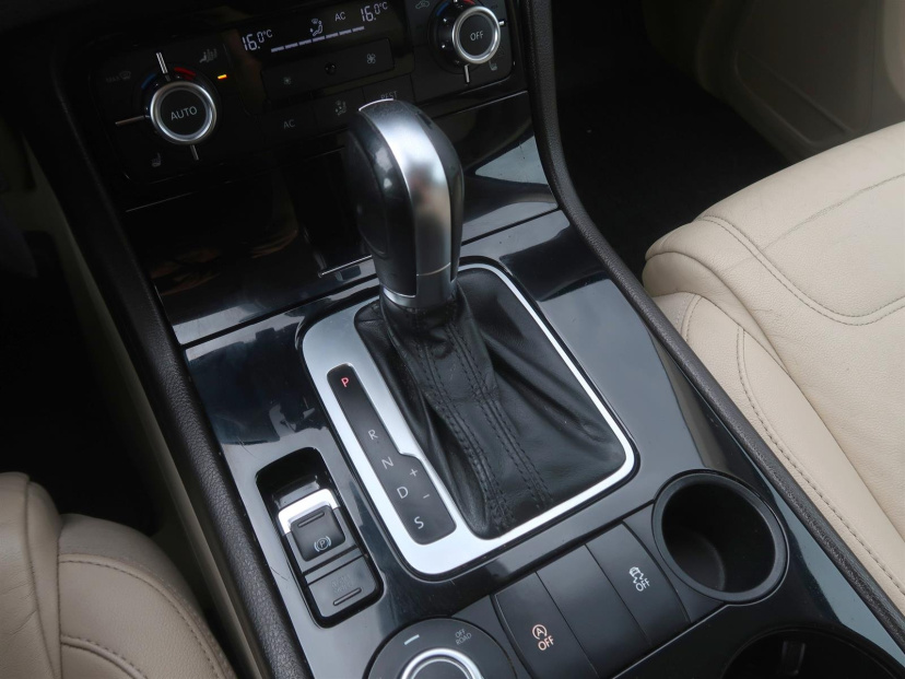 Volkswagen Touareg, 2010