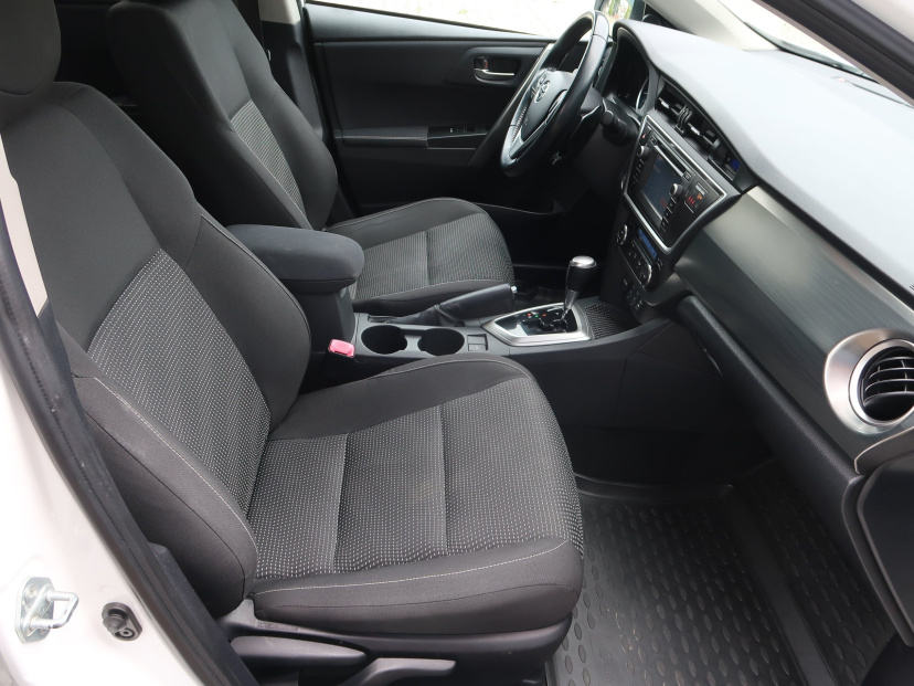 Toyota Auris, 2013