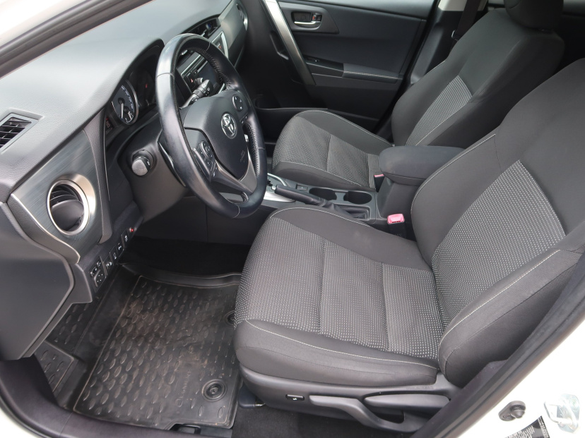 Toyota Auris, 2013