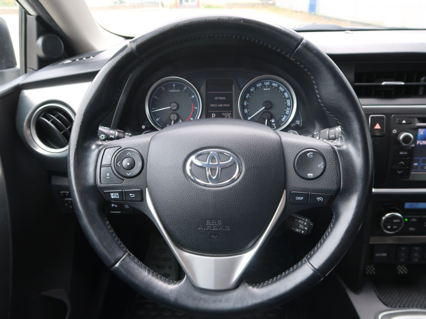 Toyota Auris, 2013