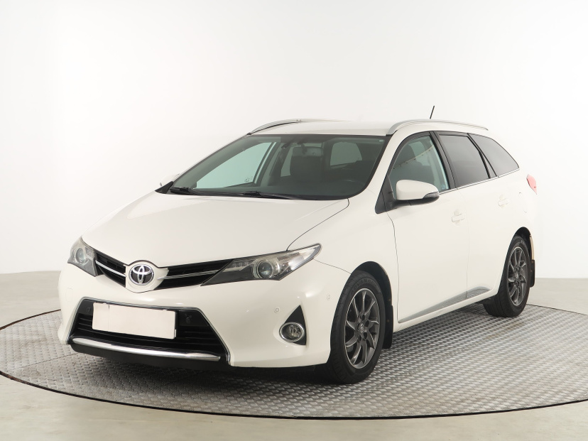 Toyota Auris, 2013