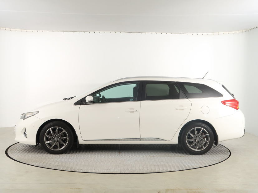 Toyota Auris, 2013