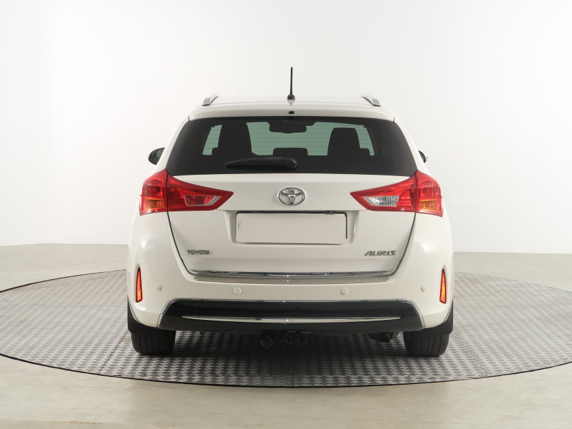 Toyota Auris, 2013