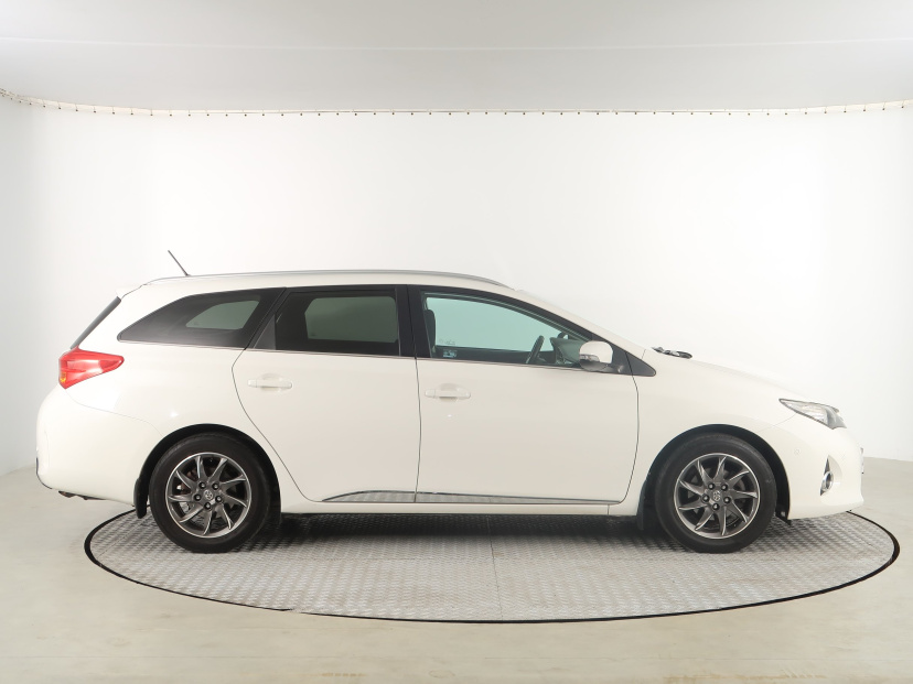 Toyota Auris, 2013