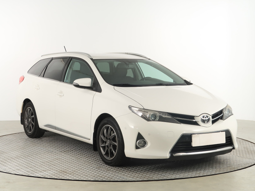 Toyota Auris, 2013