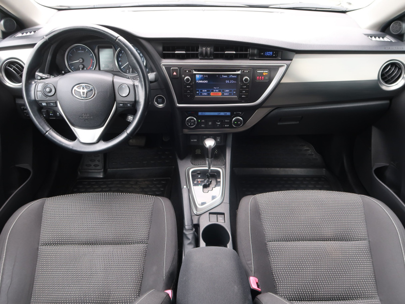 Toyota Auris, 2013
