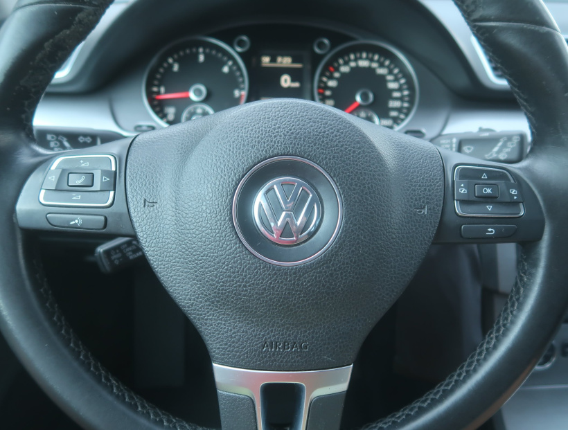 Volkswagen Passat, 2012
