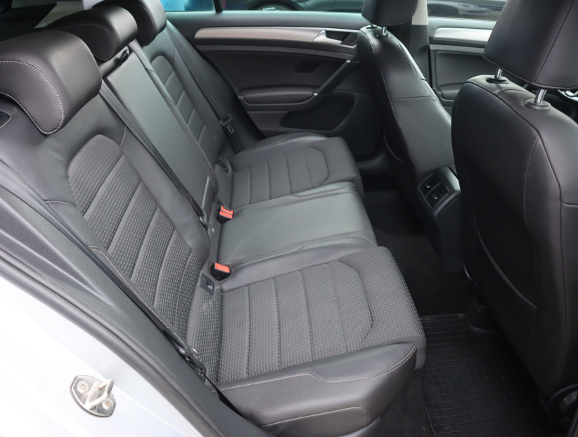 Volkswagen Golf, 2016