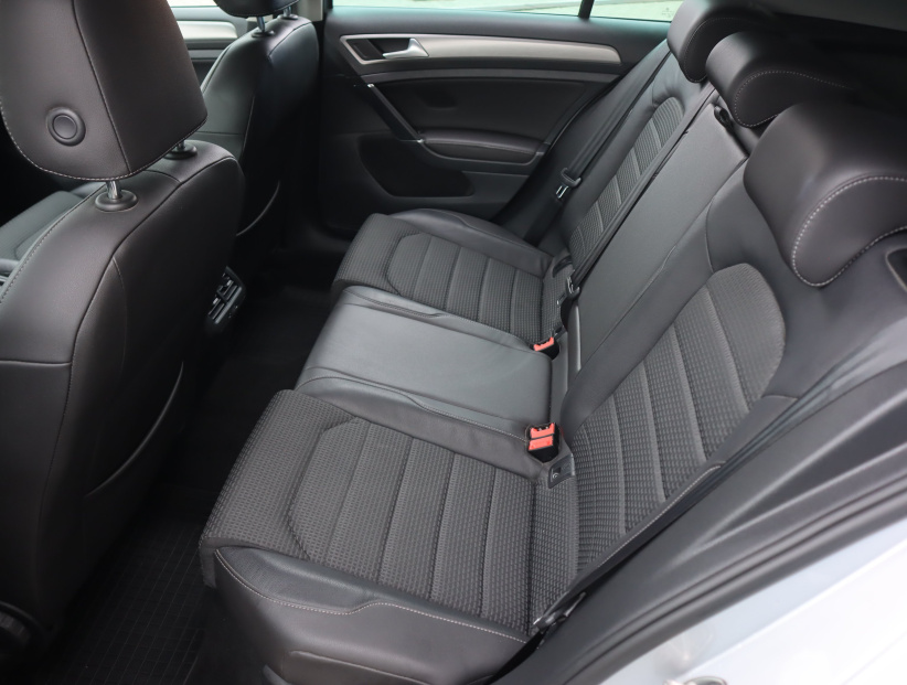 Volkswagen Golf, 2016