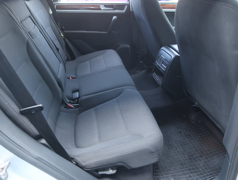 Volkswagen Touareg, 2010