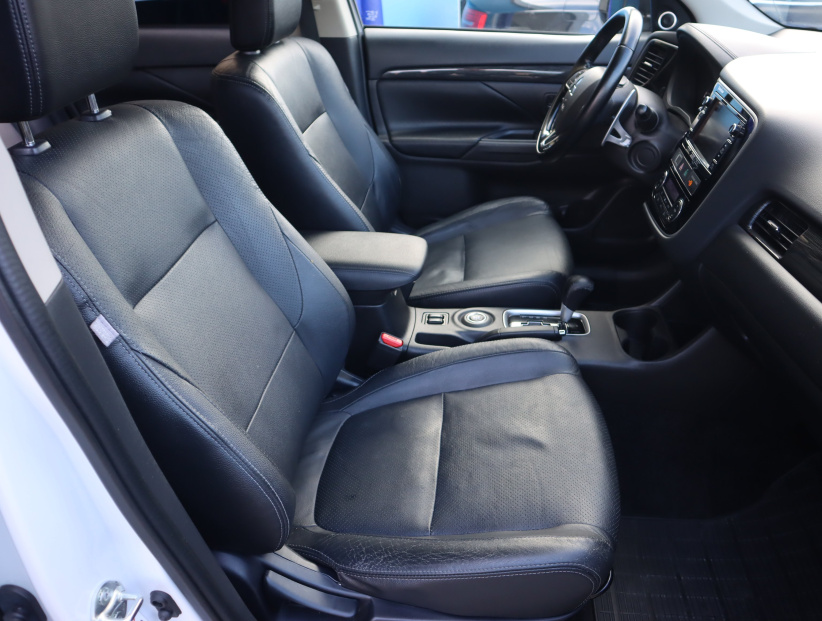 Mitsubishi Outlander, 2016